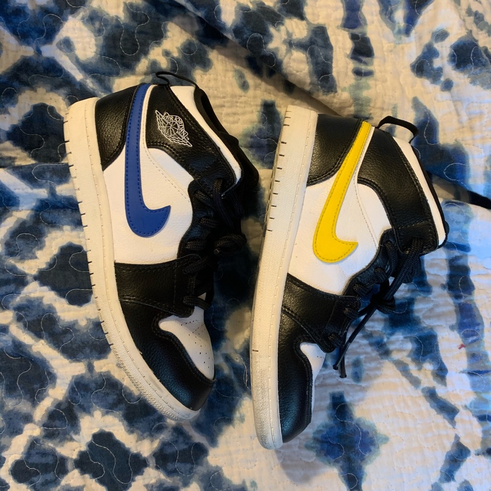 Nike Air Jordan 1 Retro Mid